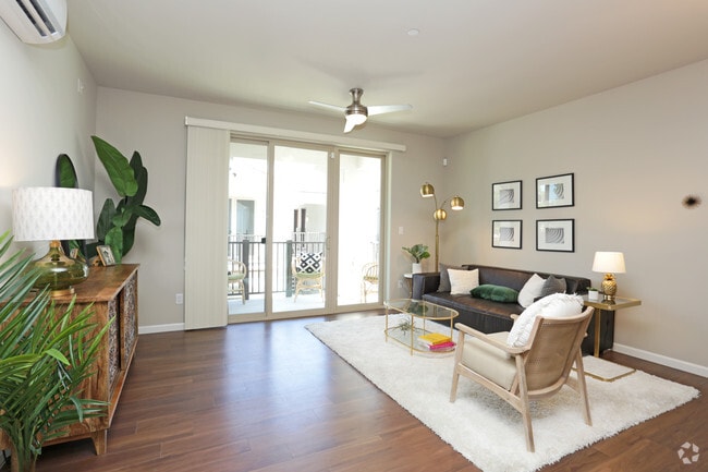 Great Natural light from balcony - Brookside Villas