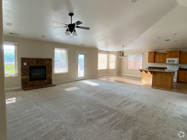 Building Photo - 828 N 225 W Rental