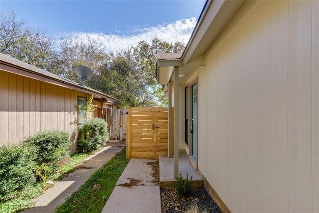 Photo - 913 Chisholm Cove