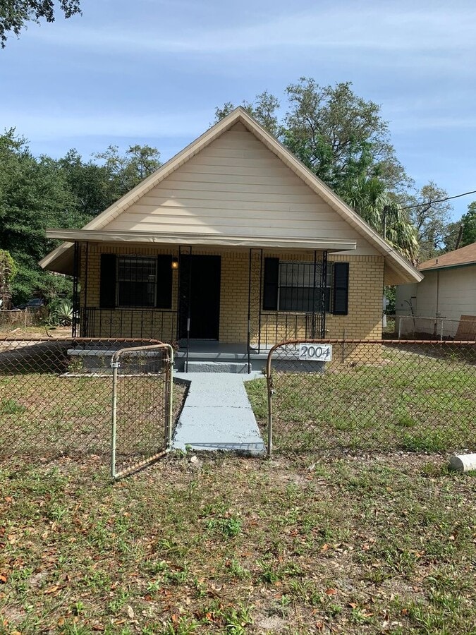 Photo - 2004 E Genesee St