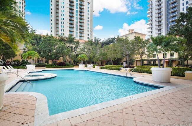 Toscano Condo Pool - 7355 SW 89th St Unit 608N