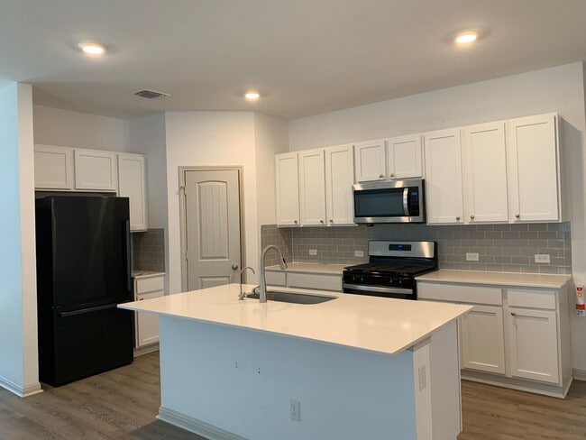 Photo - Lovely 3 Bed 2 bath home in Hutto