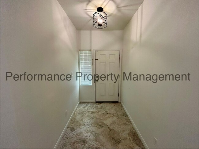 Photo - Spacious 4 Bed/2 Bath Home in SW Bakersfie...