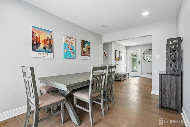 12 Woodland Rd