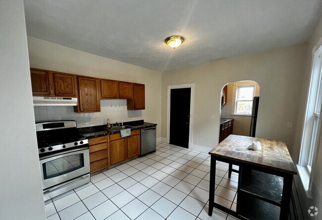 Building Photo - 19 Banks St Unit 2A Rental