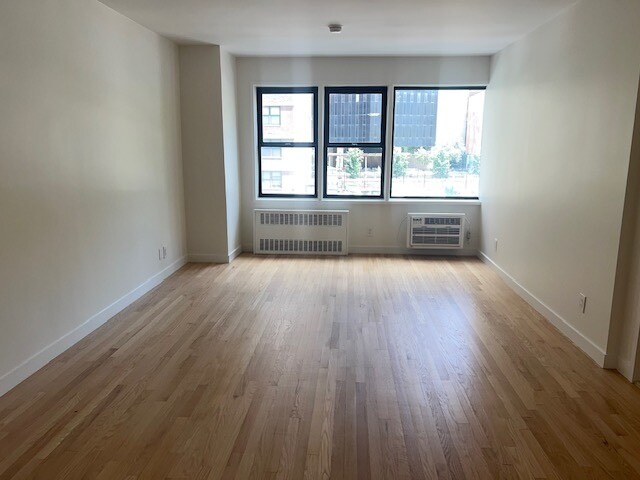 Photo - 236 E 36th St Apartamento Unidad 2E