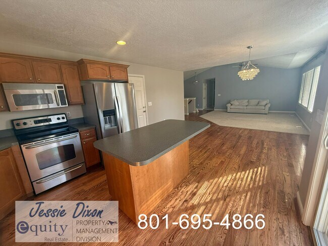 Photo - 1989 N 2700 W