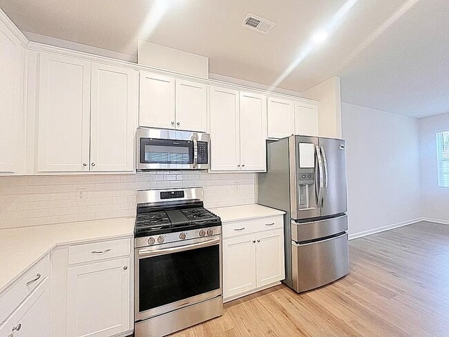 Photo - 211 Stellate Pl