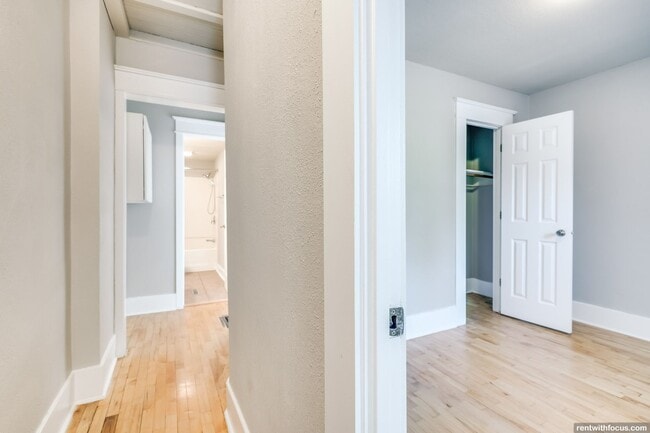 1202-1318 Summit Ave.