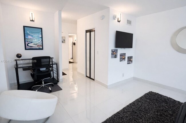 Photo - 19380 Collins Ave Unidad 307