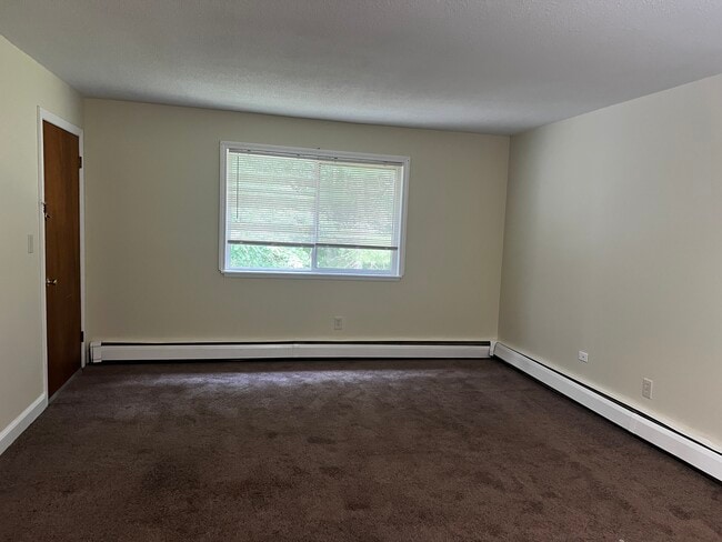Hilltop Apartments - Hilltop Apartments Unit 8