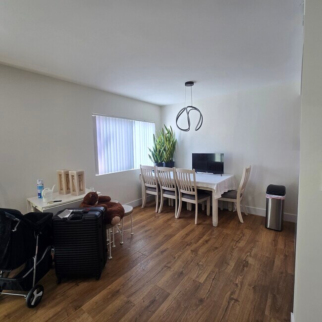 Photo - 916 S Sherbourne Dr Unidad 102