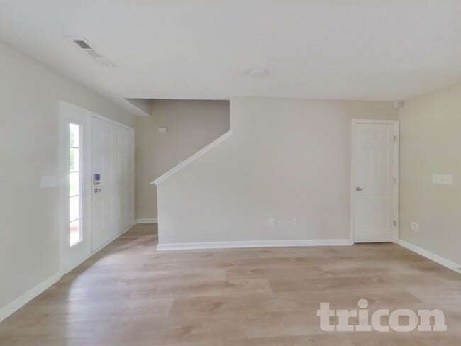 Photo - 4028 Deer Run Trce