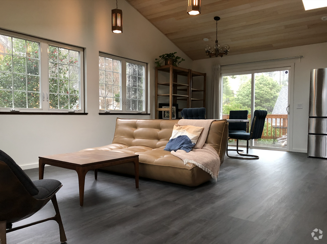 LIving room upstairs - 712 SW 28th St Rental