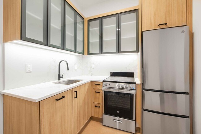 Photo - 321 E 17th St Unit 3A