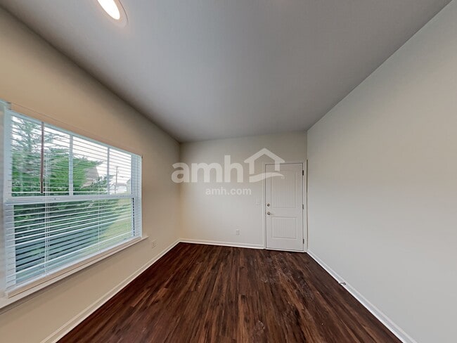 Photo - 108 Windyhill St