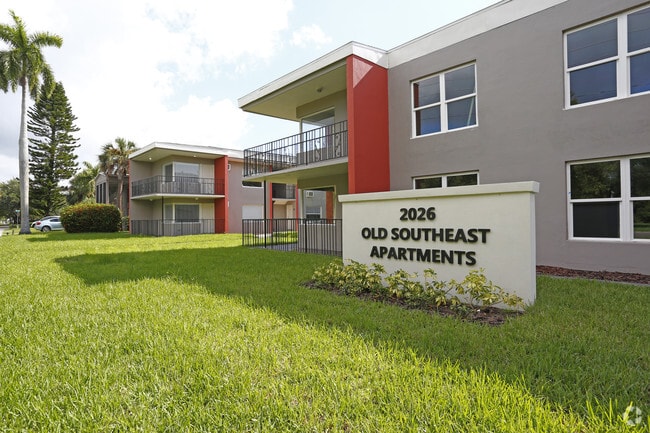 Astoria Apartments - Astoria Apartments