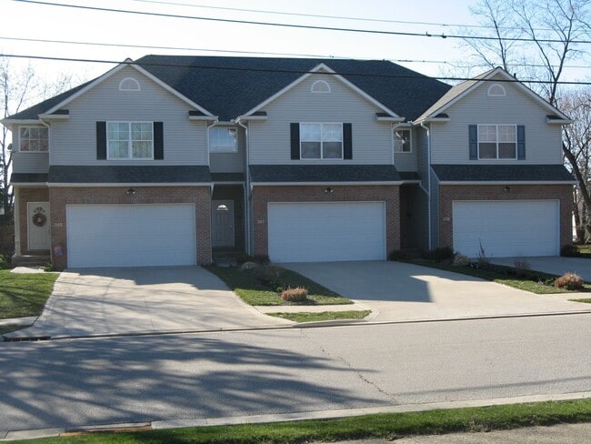 Photo - 347 Sheraton Dr NW