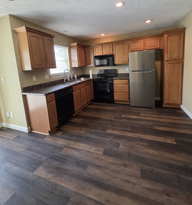 Photo - 912 SW Imperial Ln