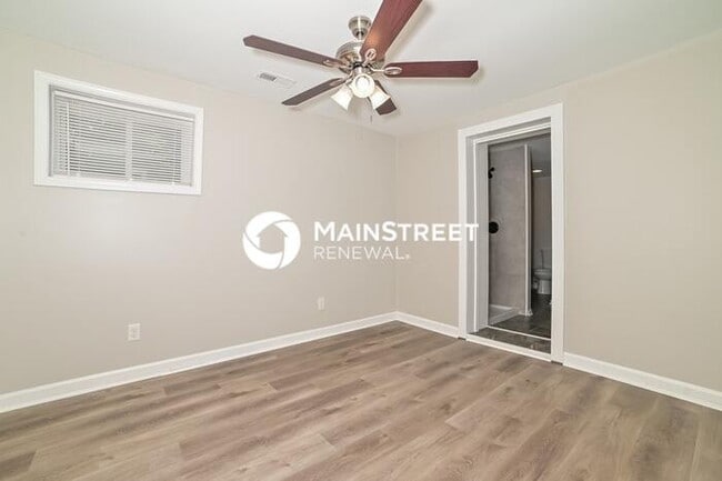 Photo - 3 Bedroom Pet-Friendly Home in Knoxville, TN with Main Street Renewal