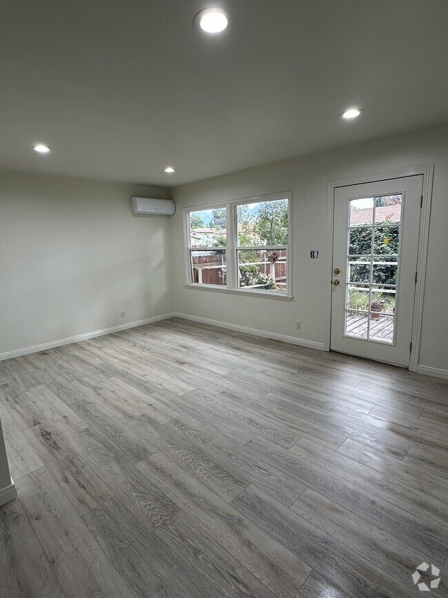 Building Photo - 6634 Gaviota Ave Unit Large Rental