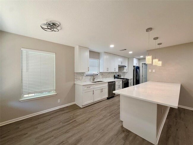 Photo - 1403 Long Branch Dr