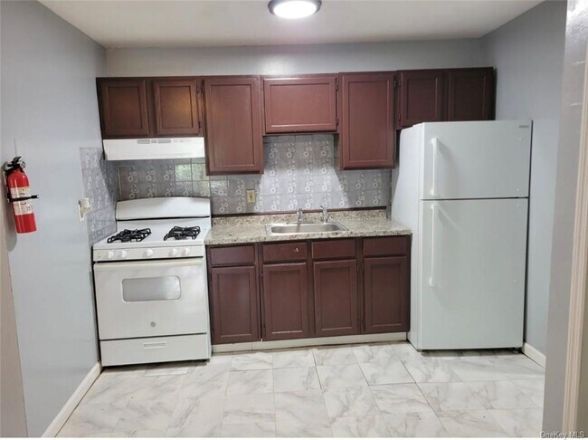 Photo - 298 NY-211 Unit 8