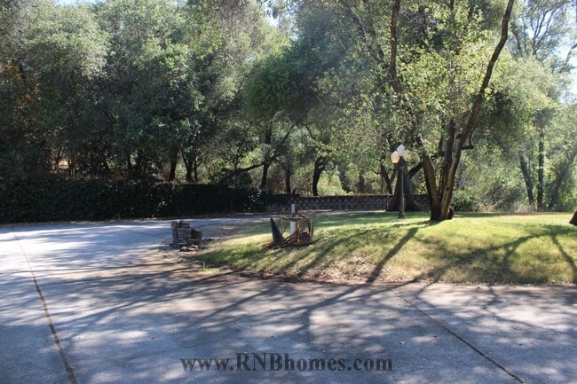 Photo - 677 Hoppe Ln