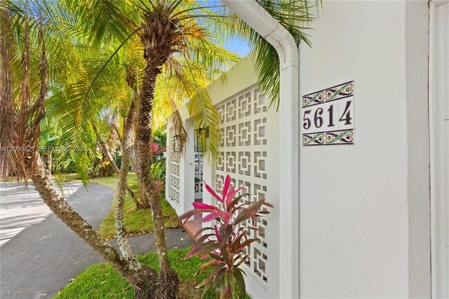 Photo - 5614 San Vicente St
