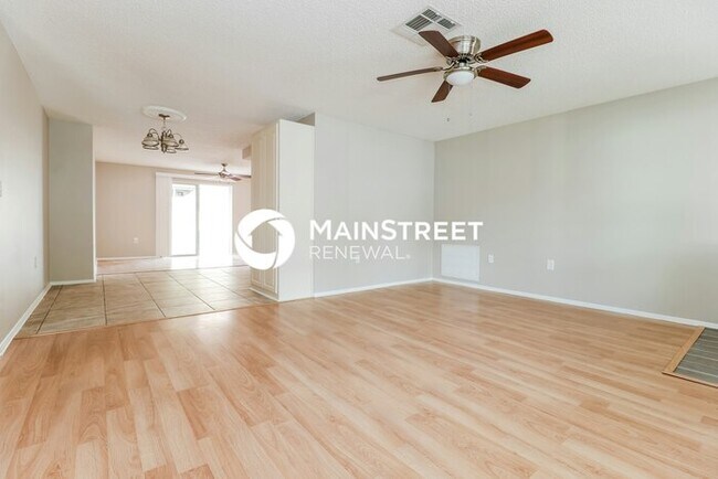 Photo - 3 Bedroom Pet-Friendly Home in New Port Richey, FL with Main Street Renewal