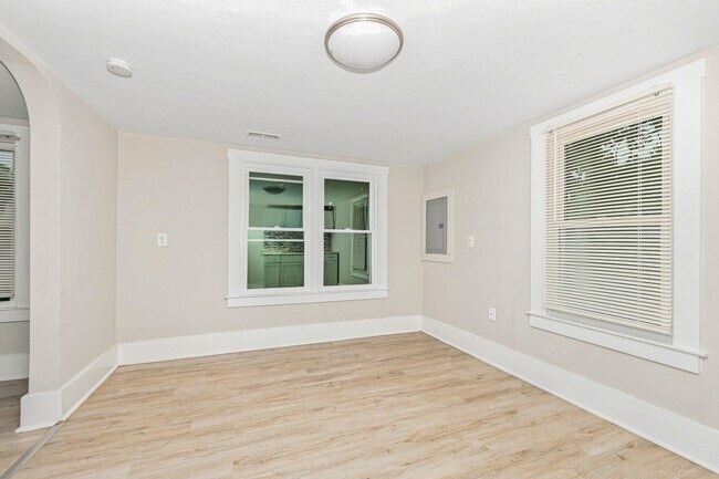 30-32 Lagonda Ave