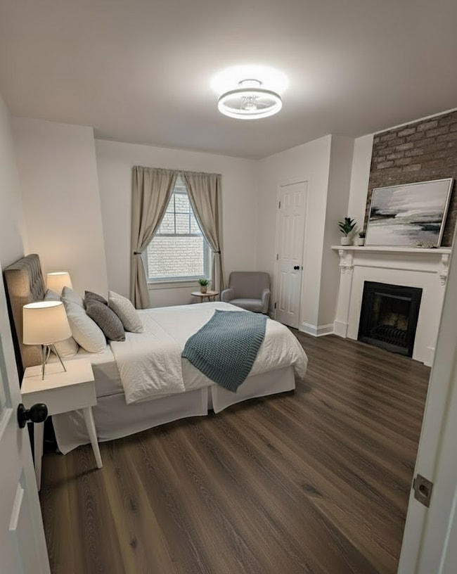 Building Photo - 2827 E 5th Ave