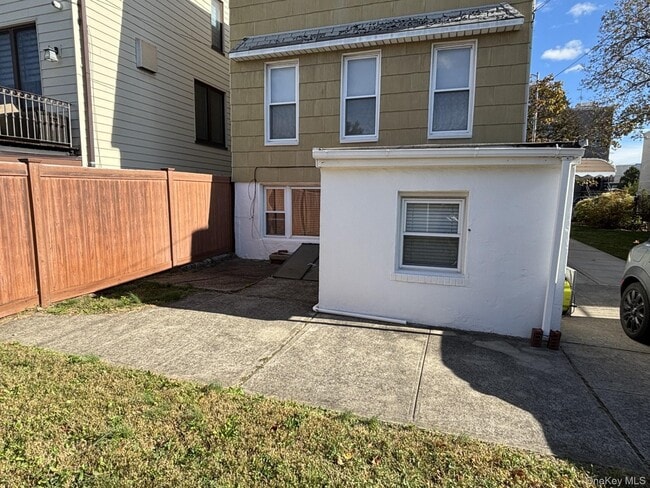 Photo - 71-58 70th St