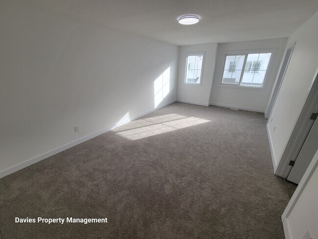 Photo - 7110 Keswick Dr SW