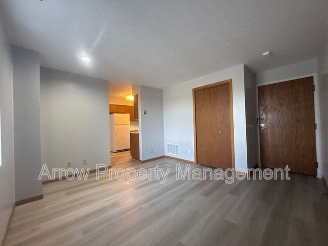 Photo - 208 E 5th St