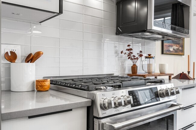 Photo - 625 Park Rd NW