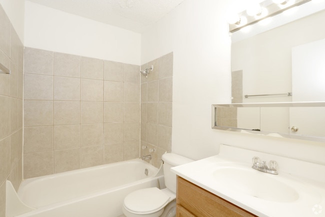 Photo - 908 N Broadway Ave