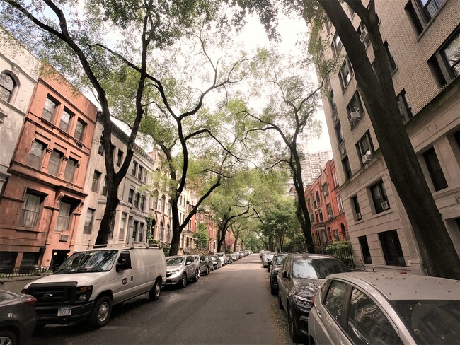 Photo - 156 W 95th St Unit 3B