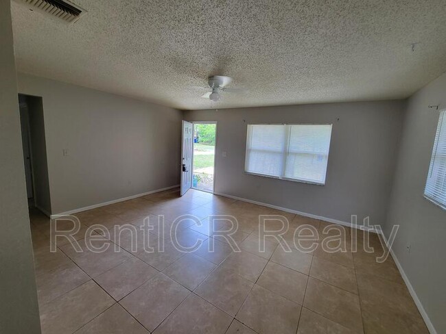 Photo - 1042 Oak St Unit A