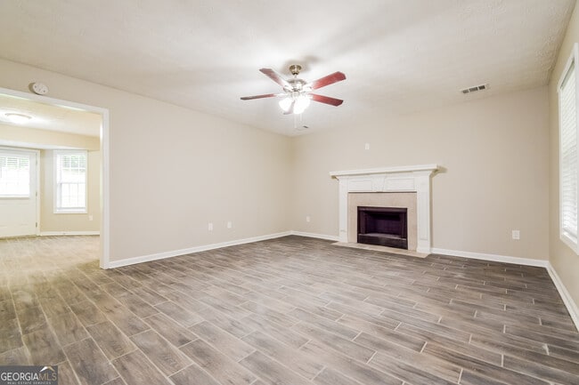 Photo - 1790 Richard Rd NE