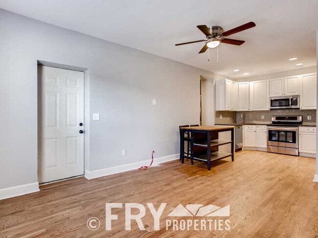 Photo - 610 Logan St