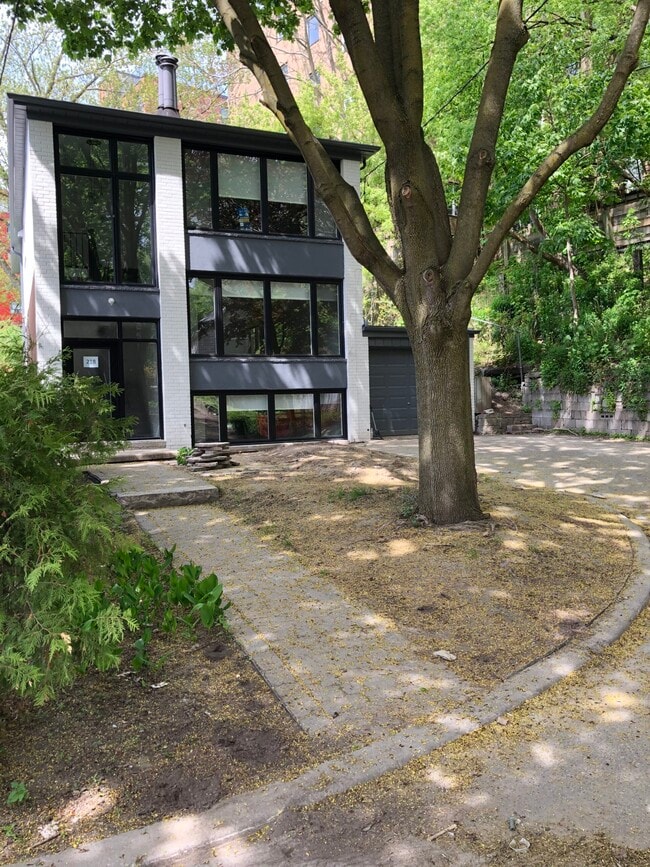 Photo - 218 Wheeler Av