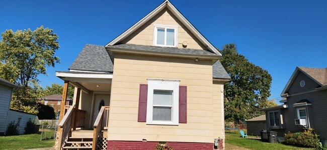 Building Photo - 115 E Conron Ave