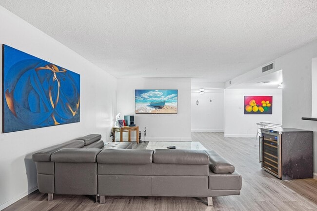 Building Photo - 18081 Biscayne Blvd Unit 1101