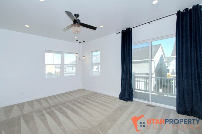 Photo - 1053 W Narrows Ln