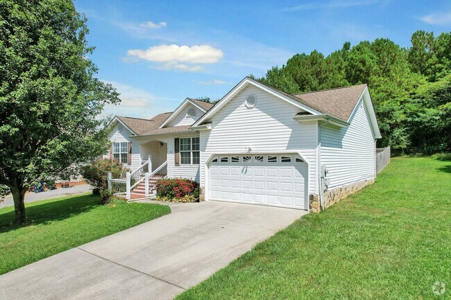 Building Photo - Beautiful Home