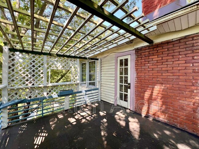 Photo - 130 Edwin Pl Unidad Apt # 4