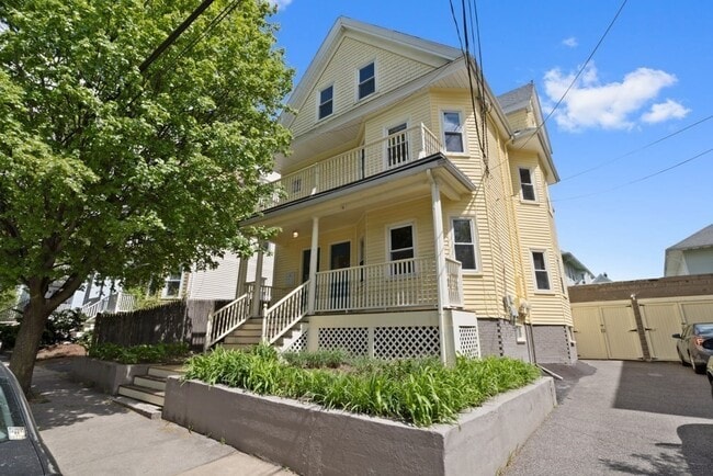 Building Photo - 52 Waterhouse St Unit 52