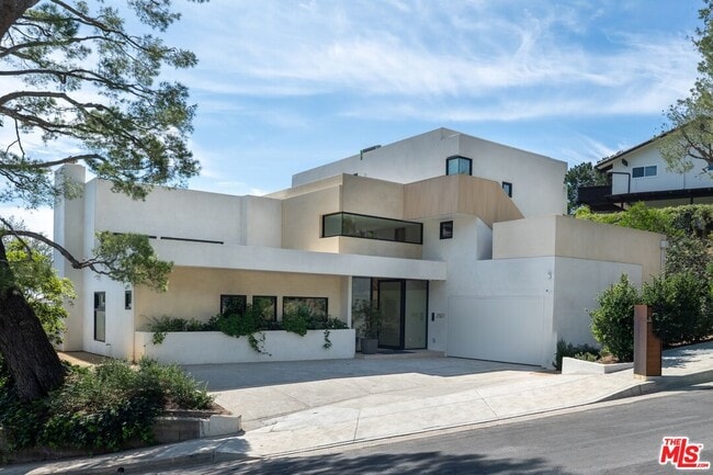 Photo - 2501 Banyan Dr