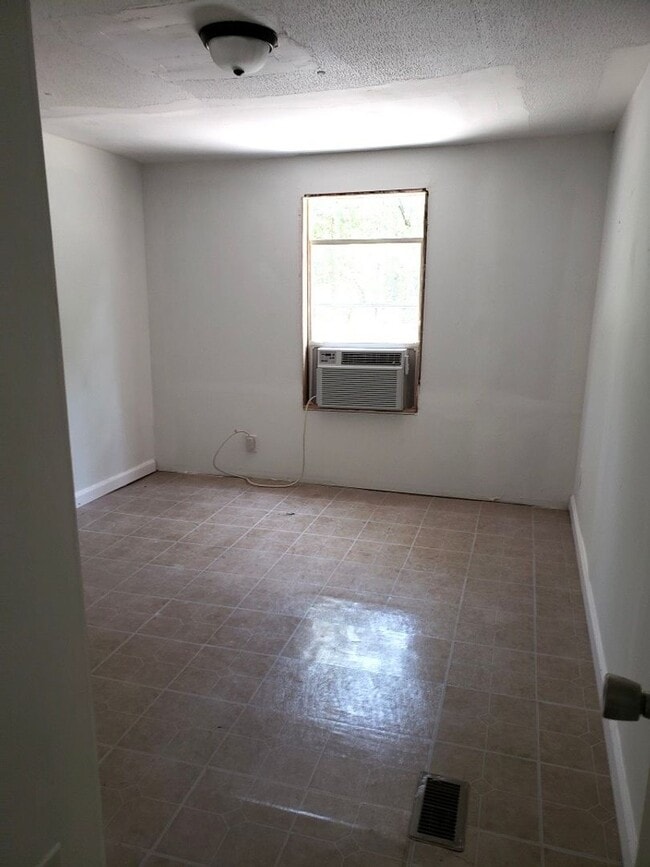 Photo - APPROVED SECTION 8 VOUCHERS APPLY NOW! Rent this 3 Bedroom in Trenton!